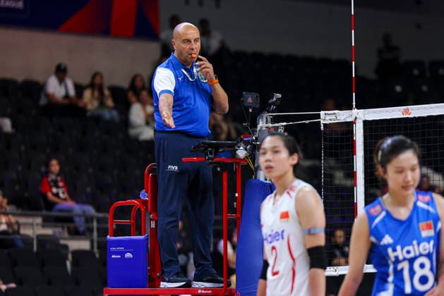 Germany v China - Volleyball Nations League 2026 Ankara Stage A referee reacts during the 2026 Women s Volleyball Nations League match between Germany and China at Ankara Arena in Ankara, Turkey, on June 17, 2026. Ankara Turkey  Copyright: xÃ‡aÄülarxOskayx originalFilename:oskay-volleyba260617_npDPo.jpg
