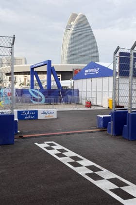 Start- Ziellinie auf der Strecke im Hintegrund das Atlantis Sanya Hotel, Hainan Insel, China, FIA Formel E Weltmeisterschaft Saison 12, Sanya E-Prix, China, 18.06.2026
