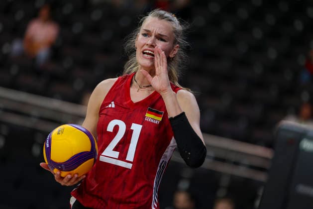 Germany v China - Volleyball Nations League 2026 Ankara Stage Camilla Weitzel 21 of Germany during the pre-match warm-ups for the FIVB Volleyball Nations League (VNL) match between Germany and China at the Ankara Arena in Ankara, on June 17, 2026. Ankara Turkey  Copyright: xÃ‡aÄülarxOskayx originalFilename:oskay-volleyba260617_npeR2.jpg