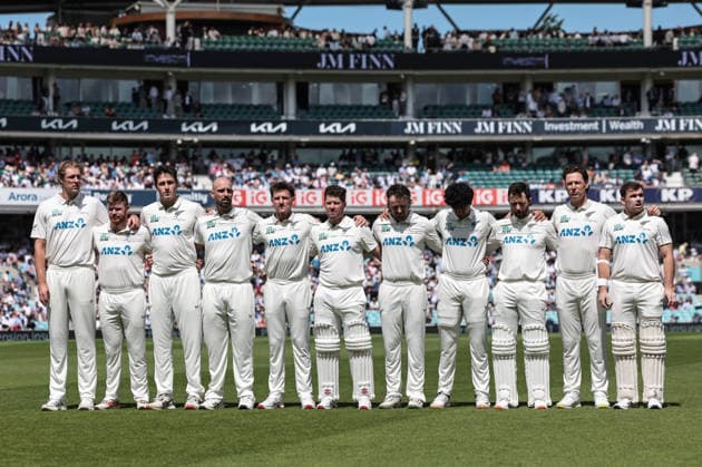England v New Zealand - 2nd Rothesay Test Match: Day One The New Zealand team lines up during the second Rothesay Test Match Day 1 between England and New Zealand at The Kia Oval in London, United Kingdom, on June 17, 2026. London London United Kingdom  Copyright: xNewsxImagesx originalFilename:cosgrove-2ndrothe260617_npqcT.jpg