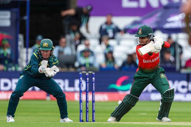 Australia v Bangladesh - ICC Women s T20 World Cup England & Wales 2026 Beth Mooney of Australia watches as Nigar Sultana Joty of Bangladesh plays a shot during the ICC Women s T20 World Cup Group 1 match between Australia and Bangladesh at Headingley Cricket Ground in Leeds, United Kingdom, on June 17, 2026. Leeds West Yorkshire United Kingdom  Copyright: xMIxNewsx originalFilename:fletcher-australi260617_npBdp.jpg