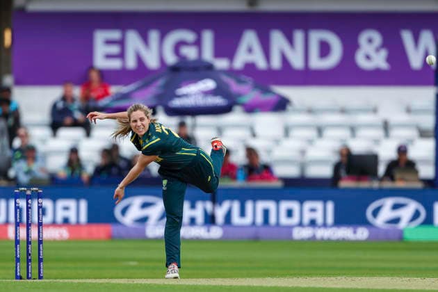 Australia v Bangladesh - ICC Women s T20 World Cup England & Wales 2026 Sophie Molineux of Australia bowls during the ICC Women s T20 World Cup Group 1 match between Australia and Bangladesh at Headingley Cricket Ground in Leeds, United Kingdom, on June 17, 2026. Leeds West Yorkshire United Kingdom  Copyright: xMIxNewsx originalFilename:fletcher-australi260617_npcpo.jpg