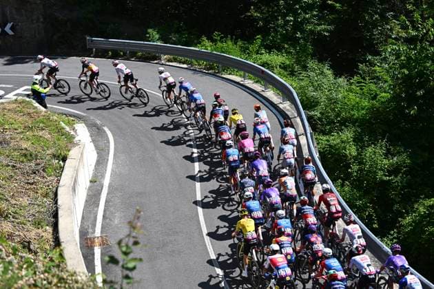 Tour de Suisse 2026 Stage 1 SONDRIO, ITALY - JUNE 17 : illustration picture peloton during stage 1 of the 89th edition of Tour de Suisse an UCI World Tour 2.UWT cycling road race stage for Men Elite of 144 km with start in Sondrio and finish in Sondrio on June 17, 2026 in Sondrio, Italy, 17 06 2026 ( Motordriver Guy De Vuyst - Sondrio Italy  Copyright: xVincentxKalutx