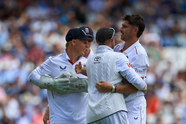 England v New Zealand, International Test Match 2026 WICKET CELEBRATION England Fast Bowler Josh Tongue (56) removes New Zealand Top Order Batter Henry Nicholls(86) (Not in Picture) during the International Test Match 2026 match between England and New Zealand at the Oval, London, UK on 17 June 2026. London Oval London UK Editorial use only , Copyright: xChrisxFoxwellx PSI-24387-0134