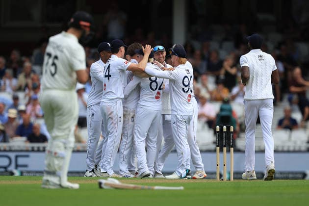 England v New Zealand, International Test Match 2026 WICKET CELEBRATION England Fast Bowler Sonny Baker removes New Zealand Middle Order Batter Rachin Ravindra during the International Test Match 2026 match between England and New Zealand at the Oval, London, UK on 17 June 2026. London Oval London UK Editorial use only , Copyright: xChrisxFoxwellx PSI-24387-0152