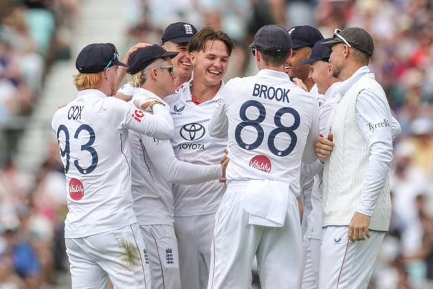2nd Rothesay Test Match Day 1 England v New Zealand Sonny Baker of England celebrates the wicket of Rachin Ravindra of New Zealand with team mates during the 2nd Rothesay Test Match Day 1 match England vs New Zealand at The Kia Oval, London, United Kingdom on 17 June 2026 (Photo by Mark Cosgrove News Images) London The Kia Oval London United Kingdom Copyright: xMarkxCosgrove NewsxImagesx