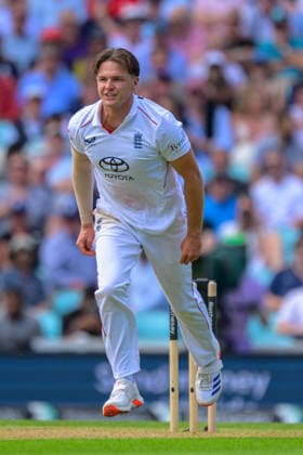 LONDON, ENGLAND JUNE 17 - Sonny Baker of England in bowling action during Day One of the 2nd Rothesay Test Match game between England and New Zealand at Kia Oval on June 17, 2026 in London , England . (Photo by Keeran Marquis Sports Press Photo)  Copyright: xKeeranxMarquis SPPx Sportspressphoto_SPR168420