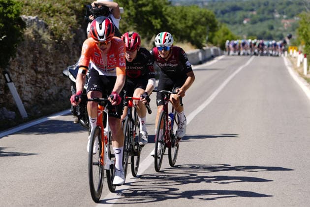 Norway s Jesper Stiansen of Tudor Pro Cycling Team U23. Great Britain s Mattie Dodd of Ineos Grenadiers Racing Academy during Stage 4 of the Giro Next Generation from Matera to Corato Italy, June 17, 2026  Copyright: xFabioxFerrari LaPressex