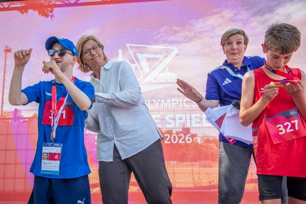 17.06.2026, Saarland, Saarbrücken. Ministerpräsidentin Anke Rehlinger besucht am Mittwoch die Leichtathletikwettkämpfe der Special Olympics im Stadion am Kieselhumes.