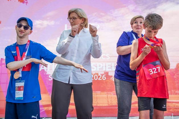 17.06.2026, Saarland, Saarbrücken. Ministerpräsidentin Anke Rehlinger besucht am Mittwoch die Leichtathletikwettkämpfe der Special Olympics im Stadion am Kieselhumes.