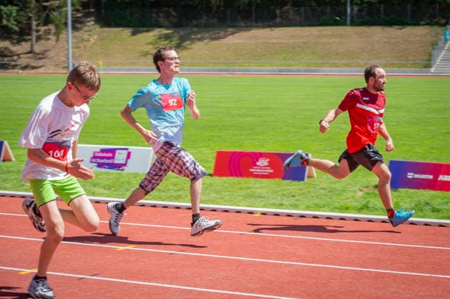 17.06.2026, Saarland, Saarbrücken. Dennis Schirmer tritt am Mittwoch bei den Leichtathletikwettkämpfen der Special Olympics im Stadion am Kieselhumes im 100 Meter Lauf an.