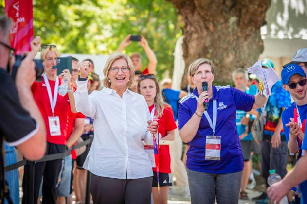 17.06.2026, Saarland, Saarbrücken. Ministerpräsidentin Anke Rehlinger besucht am Mittwoch die Leichtathletikwettkämpfe der Special Olympics im Stadion am Kieselhumes.