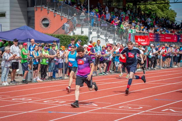 17.06.2026, Saarland, Saarbrücken. Pierre Verwaayen gewinnt am Mittwoch bei den Leichtathletikwettkämpfen im Stadion am Kieselhumes Gold im 100 Meter Lauf .