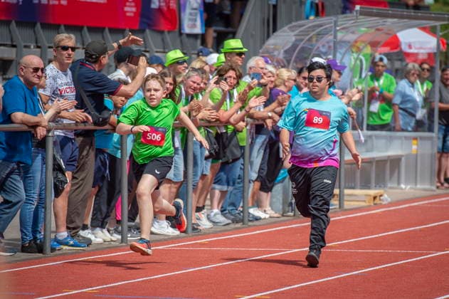 17.06.2026, Saarland, Saarbrücken. Emre Atilgan tritt am Mittwoch bei den Leichtathletikwettkämpfen der Special Olympics im Stadion am Kieselhumes im 100 Meter Lauf an.