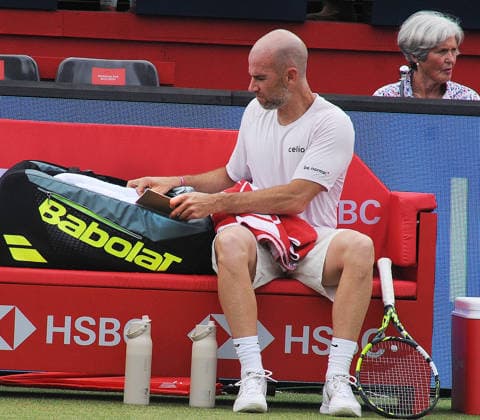 Tennis - HSBC Queen™s Club Championships - Men s ATP, Tennis Herren Tour 500 Tournament - Queen™s Club, London - Wednesday 17th June 2026 Men™s Singles, Second Round; Andy Murray Arena: Adrian Mannarino (FRA) vs. Arthur Fery (GBR) Adrian Mannarino looks at his note book in between games COLORSPORT ANDREW COWIE 