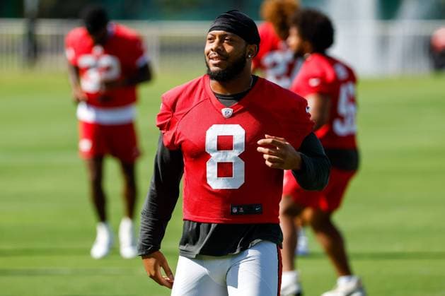 June 17, 2026, Tampa, Florida, USA: Tampa Bay Buccaneers linebacker Sirvocea Dennis (8) warms up with teammates during mandatory minicamp at the AdventHealth Training Center in Tampa on Wednesday, June 17, 2026. Tampa USA - ZUMAs70_ 0859377803st Copyright: xJeffereexWoox