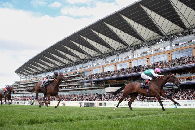17.06.2026, Ascot, Windsor, GBR - Blue Bolt with Colin Keane up wins the Duke Of Cambridge Stakes. Ascot racecourse. (Pferd, Jockey, Blue Bolt, Keane, Sieg, Ziel, Zielankunft) 260617D553ROYAL_ASCOT.JPG