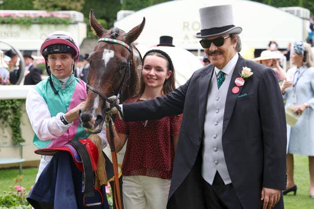 17.06.2026, Ascot, Windsor, GBR - Blue Bolt with Colin Keane and owner Prince Saud bin Khalid after winning the Duke Of Cambridge Stakes. Ascot racecourse. (Pferd, Jockey, Blue Bolt, Keane, Sieg, Besitzer, Saud) 260617D562ROYAL_ASCOT.JPG