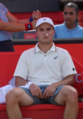 Arthur Fery of GB suffers a nose bleed HSBC Queen s Club Championships, Day Twelve, Tennis, Queen s Club, West Kensington, London, UK - 17 Jun 2026London Queen s Club United Kingdom  Copyright: xEllaxLing Shutterstockx 16924338as