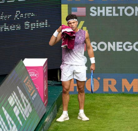 photo : skeptische Miene bei ... Ben SHELTON (USA) Tennis-Turnier Terra Wortmann Cup im Gerry Weber Sportpark in Halle Westfalen am Mi. 17.06.2026