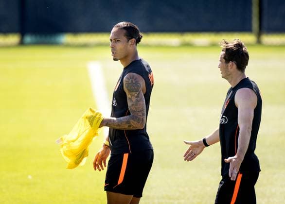 KANSAS CITY - Virgil van Dijk of the Netherlands and Marten de Roon of the Netherlands during a training session of the Dutch national team, Nationalteam at the KC Current Training Facility, on June 17, 2026, in Kansas City. The Dutch team is preparing for the match against Sweden at the FIFA World Cup, WM, Weltmeisterschaft, Fussball KOEN VAN WEEL ANP xVIxANPxSportx xxANPxIVx 561265354 originalFilename: 561265354.jpg