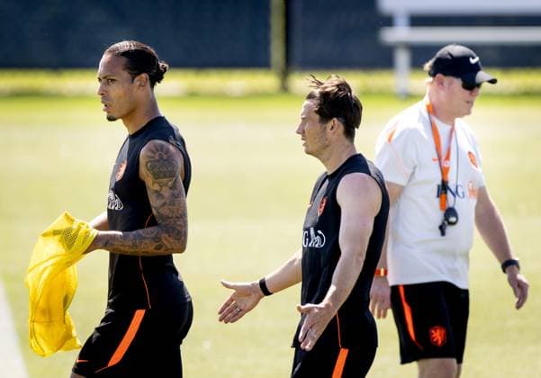 KANSAS CITY - Virgil van Dijk of the Netherlands, Marten de Roon of the Netherlands, and Netherlands coach Ronald Koeman during a training session of the Dutch national team, Nationalteam at the KC Current Training Facility on June 17, 2026, in Kansas City. The Dutch team is preparing for the match against Sweden at the FIFA World Cup, WM, Weltmeisterschaft, Fussball KOEN VAN WEEL ANP xVIxANPxSportx xxANPxIVx 561265363 originalFilename: 561265363.jpg