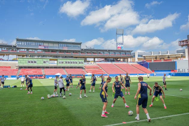 260617 Benjamin Nygren, Gustaf Lagerbielke, Alexander Bernhardsson of the Swedish national football team at a training session during day 7 of the FIFA World Cup, WM, Weltmeisterschaft, Fussball 2026 on June 17, 2026 in Dallas. Photo: Petter Arvidson BILDBYRAN kod PA PA1238 fotboll football soccer fotball vm fotbolls-vm fotball-vm fotbolls-vm 2026 fifa world cup 2026 träning practice training sverige sweden sverige a day 7 bbeng