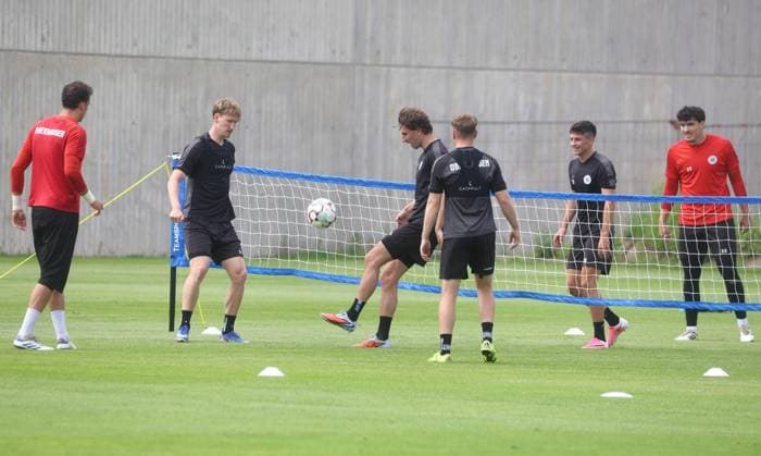 Fußball regionalliga : Trainingsauftakt bei Rot Weiß Oberhausen ** NUR FÜR REDAKTIONELLE ZWECKE ** EDITORIAL USE ONLY **<p>Trainingsauftakt bei RWO in Oberhausen am Mittwoch, den 17. Juni 2026 Deutschland NRW Oberhausen Copyright: KerstinxBögeholz