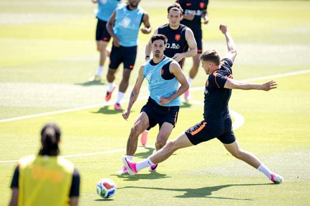 KANSAS CITY - Tijjani Reijnders of the Netherlands, Marten de Roon of the Netherlands, and Micky van de Ven of the Netherlands during a training session of the Dutch national team, Nationalteam at the KC Current Training Facility on June 17, 2026, in Kansas City. The Dutch national team is preparing for the match against Sweden at the FIFA World Cup, WM, Weltmeisterschaft, Fussball ROBIN VAN LONKHUIJSEN ANP xVIxANPxSportx xxANPxIVx 561265778 originalFilename: 561265778.jpg