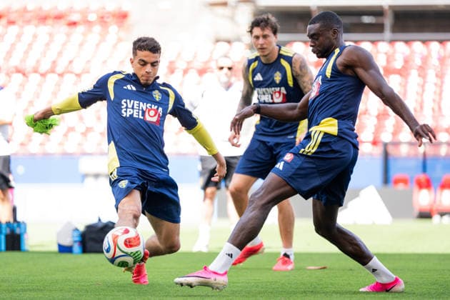 260617 Yasin Ayari and Ken Sema of the Swedish national football team at a training session during day 7 of the FIFA World Cup, WM, Weltmeisterschaft, Fussball 2026 on June 17, 2026 in Dallas. Photo: Petter Arvidson BILDBYRAN kod PA PA1238 fotboll football soccer fotball vm fotbolls-vm fotball-vm fotbolls-vm 2026 fifa world cup 2026 träning practice training sverige sweden sverige a day 7 bbeng