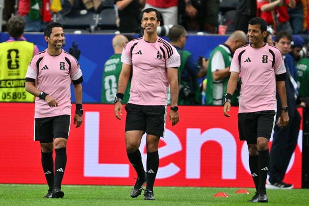 FIFA World Cup, WM, Weltmeisterschaft, Fussball 2026 - Group K - Portugal vs DR Congo Qatari referee Abdulrahman Al-Jassim (C) warms up before the FIFA World Cup 2026 group stage match Portugal against Democratic Republic of Congo, in Houston, USA, 17 June 2026. HOUSTON United States  Copyright: xSAMxWASSONx