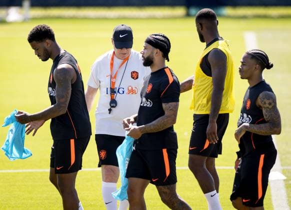 KANSAS CITY - Jorrel Hato (Netherlands), Netherlands coach Ronald Koeman, Memphis Depay (Netherlands), Lutsharel Geertruida (Netherlands), and Crysencio Summerville (Netherlands) during a training session of the Dutch national team, Nationalteam at the KC Current Training Facility on June 17, 2026, in Kansas City. The Dutch national team is preparing for the match against Sweden at the FIFA World Cup, WM, Weltmeisterschaft, Fussball KOEN VAN WEEL ANP xVIxANPxSportx xxANPxIVx 561266263 originalFilename: 561266263.jpg