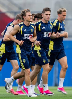 260617 Carl Starfelt, Viktor Gyökeres and Herman Johansson of the Swedish national football team at a training session during day 7 of the FIFA World Cup, WM, Weltmeisterschaft, Fussball 2026 on June 17, 2026 in Dallas. Photo: Petter Arvidson BILDBYRAN kod PA PA1238 fotboll football soccer fotball vm fotbolls-vm fotball-vm fotbolls-vm 2026 fifa world cup 2026 träning practice training sverige sweden sverige a day 7 bbeng