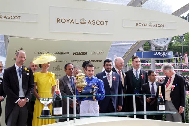 17.06.2026, Ascot, Windsor, GBR - Winners presentation: Ombudsman with William Buick up wins the Prince Of Wales s Stakes. Ascot racecourse. (Siegerehrung, Ombudsman, Buick, Sieg) 260617D590ROYAL_ASCOT.JPG