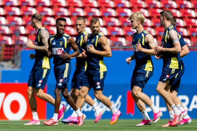 260617 Taha Ali, Jesper Karlström and Lucas Bergvall of the Swedish national football team at a training session during day 7 of the FIFA World Cup, WM, Weltmeisterschaft, Fussball 2026 on June 17, 2026 in Dallas. Photo: Petter Arvidson BILDBYRAN kod PA PA1238 fotboll football soccer fotball vm fotbolls-vm fotball-vm fotbolls-vm 2026 fifa world cup 2026 träning practice training sverige sweden sverige a day 7 bbeng