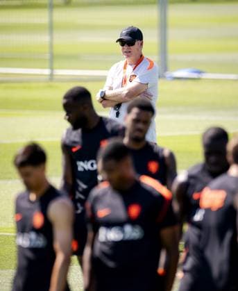 KANSAS CITY - National coach Ronald Koeman during a training session of the Dutch national team, Nationalteam at the KC Current Training Facility, on June 17, 2026, in Kansas City. The Dutch team is preparing for the match against Sweden at the FIFA World Cup, WM, Weltmeisterschaft, Fussball ROBIN VAN LONKHUIJSEN ANP xVIxANPxSportx xxANPxIVx 561266536 originalFilename: 561266536.jpg