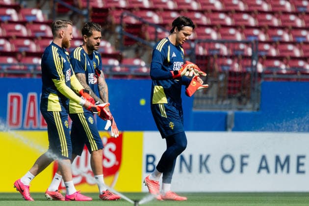 260617 Goalkeeper Viktor Johansson, goalkeeper Kristoffer Nordfeldt and goalkeeper Jacob Widell Zetterström of the Swedish national football team at a training session during day 7 of the FIFA World Cup, WM, Weltmeisterschaft, Fussball 2026 on June 17, 2026 in Dallas. Photo: Petter Arvidson BILDBYRAN kod PA PA1238 fotboll football soccer fotball vm fotbolls-vm fotball-vm fotbolls-vm 2026 fifa world cup 2026 träning practice training sverige sweden sverige a day 7 bbeng