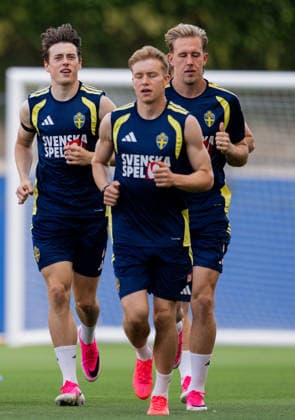 260617 Elliot Stroud, Daniel Svensson and Herman Johansson of the Swedish national football team at a training session during day 7 of the FIFA World Cup, WM, Weltmeisterschaft, Fussball 2026 on June 17, 2026 in Dallas. Photo: Petter Arvidson BILDBYRAN kod PA PA1238 fotboll football soccer fotball vm fotbolls-vm fotball-vm fotbolls-vm 2026 fifa world cup 2026 träning practice training sverige sweden sverige a day 7 bbeng