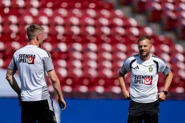 260617 Head coach Graham Potter and assistant coach Sebastian Larsson of the Swedish national football team at a training session during day 7 of the FIFA World Cup, WM, Weltmeisterschaft, Fussball 2026 on June 17, 2026 in Dallas. Photo: Petter Arvidson BILDBYRAN kod PA PA1238 fotboll football soccer fotball vm fotbolls-vm fotball-vm fotbolls-vm 2026 fifa world cup 2026 träning practice training sverige sweden sverige a day 7 bbeng