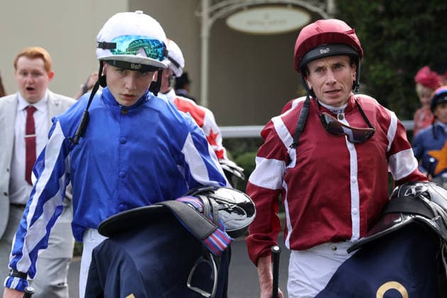 17.06.2026, Ascot, Windsor, GBR - Father and son together after a race: Jockey Ryan Moore and his son Toby Moore. Ascot racecourse. (Jockey, Moore, Portrait, Portraet, Sohn, Vater) 260617D601ROYAL_ASCOT.JPG