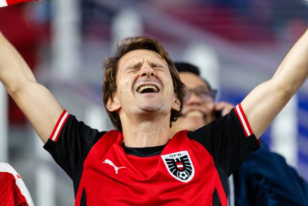 SANTA CLARA, CA - JUNE 16: An Austria fan sings before the FIFA World Cup, WM, Weltmeisterschaft, Fussball 2026 Group J match between Austria and Jordan on June 16, 2026 at San Francisco Bay Area Stadium in Santa Clara, CA. (Photo by Matthew Huang Icon Sportswire) SOCCER: JUN 16 FIFA World Cup 26 Group J - Austria vs Jordan EDITORIAL USE ONLY Icon260616062