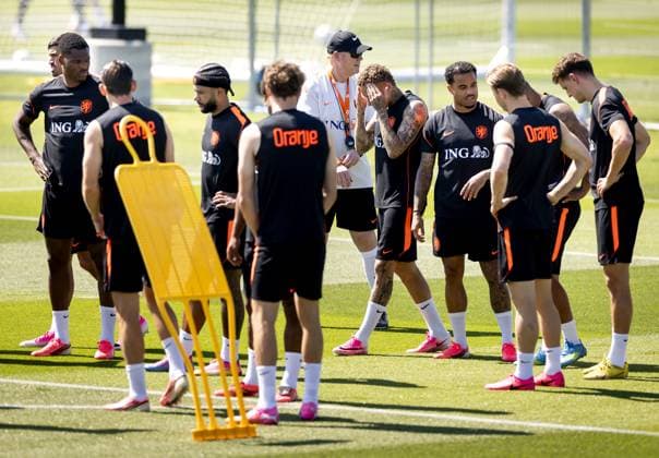 KANSAS CITY - Netherlands coach Ronald Koeman during a training session of the Dutch national team, Nationalteam at the KC Current Training Facility, on June 17, 2026, in Kansas City. The Dutch team is preparing for the match against Sweden at the FIFA World Cup, WM, Weltmeisterschaft, Fussball KOEN VAN WEEL ANP xVIxANPxSportx xxANPxIVx 561270810 originalFilename: 561270810.jpg