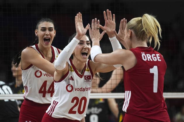 Turkiye v Belgium - FIVB Women s Volleyball Nations League ANKARA, TURKIYE - JUNE 17: Players of Turkiye celebrate a point during the 2026 FIVB Women s Volleyball Nations League match between Turkiye and Belgium at the Ankara Sports Hall, in Ankara, Turkiye, on June 17, 2026. Dilara Irem Sancar Anadolu Ankara Turkey. Editorial use only. Please get in touch for any other usage.  Copyright: x2026xAnadoluxDilaraxIremxSancarx