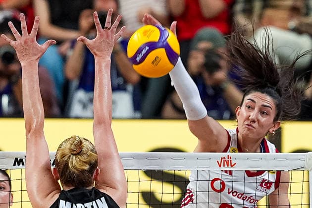 Turkiye v Belgium - FIVB Women s Volleyball Nations League??????? ANKARA, TURKIYE - JUNE 17: Yaprak Erkek (20) of Turkiye in action during 2026 FIVB Women s Volleyball Nations League match between Turkiye and Belgium at the Ankara Sports Hall, in Ankara, Turkiye, on June 17, 2026. Omer Taha Cetin Anadolu Ankara Turkey. Editorial use only. Please get in touch for any other usage.  Copyright: x2026xAnadoluxOmerxTahaxCetinx
