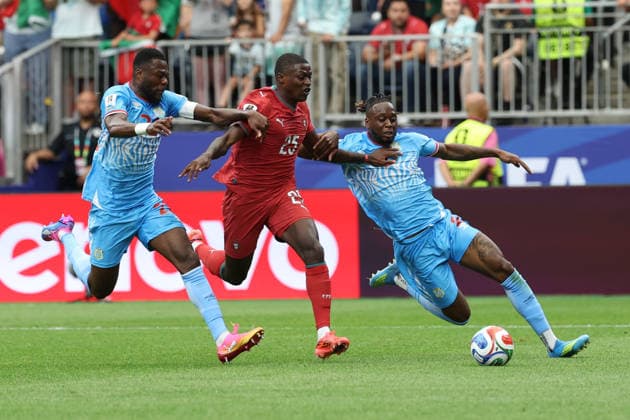 Portugal s Nuno Mendes (C) fights for the ball with RD Congo s Aaron Wan-Bissaka (R) and Arthur Masuaku during a 2026 World Cup Group K soccer match between Portugal and the Democratic Republic of Congo, in Houston, Texas, USA, 17 June 2026 . Portugal vs Democratic Republic of Congo !ACHTUNG: NUR REDAKTIONELLE NUTZUNG!  Copyright: xCarlosxRamírezx GRAF271 20260617-55020625976_1