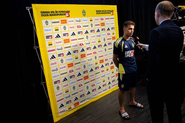 260617 Yasin Ayari of the Swedish men s national football team in the mixed zone after a training session during day 7 of the FIFA World Cup, WM, Weltmeisterschaft, Fussball 2026 on June 17, 2026 in Dallas. Photo: Petter Arvidson BILDBYRAN kod PA PA1239 fotboll football soccer fotball vm fotbolls-vm fotball-vm fotbolls-vm 2026 fifa world cup 2026 mixed zone sverige sweden sverige a day 7 bbeng