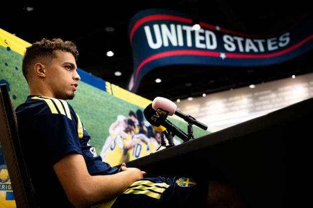 260617 Yasin Ayari of the Swedish men s national football team in the mixed zone after a training session during day 7 of the FIFA World Cup, WM, Weltmeisterschaft, Fussball 2026 on June 17, 2026 in Dallas. Photo: Petter Arvidson BILDBYRAN kod PA PA1239 fotboll football soccer fotball vm fotbolls-vm fotball-vm fotbolls-vm 2026 fifa world cup 2026 mixed zone sverige sweden sverige a day 7 bbeng
