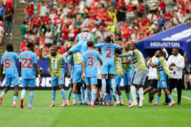 Yoane Wissa (Congo DR) celebrates after scoring his team s first goal with teammates during the FIFA World Cup, WM, Weltmeisterschaft, Fussball 2026 Group K match between Portugal and Congo DR at Houston Stadium on June 17, 2026 in Houston, United States. (Photo by Torbjorn Tande DeFodi Images) - *** Yoane Wissa of the Democratic Republic of the Congo celebrates with his teammates after scoring his teams first goal during the 2026 FIFA World Cup Group K match between Portugal and the Democratic Republic of the Congo at Houston Stadium on June 17, 2026, in Houston, United States. Photo by Torbjorn Tande, DeFodi Images,detected_source_language