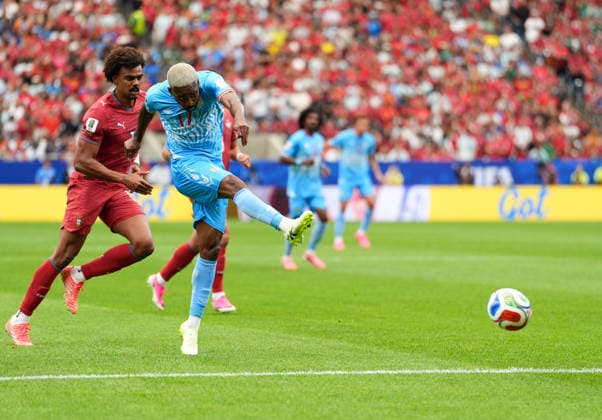 Cedric Bakambu (DR Kongo, 17) schiesst den Ball. USA, FIFA Weltmeisterschaft, Portugal vs DR Kongo, Houston, 17.06.2026 USA, FIFA Weltmeisterschaft, Portugal vs DR Kongo, Houston, 17.06.2026 Houston