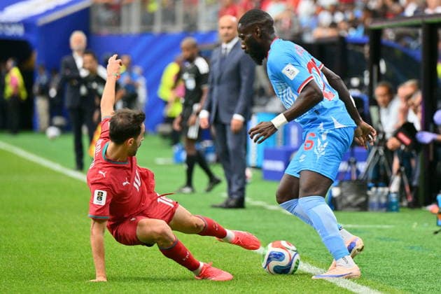 FIFA World Cup, WM, Weltmeisterschaft, Fussball 2026 - Group K - Portugal vs DR Congo Bernardo Silva (L) of Portugal and Arthur Masuaku of DR Congo in action during the FIFA World Cup 2026 group stage match Portugal against Democratic Republic of Congo, in Houston, USA, 17 June 2026. HOUSTON United States  Copyright: xSAMxWASSONx